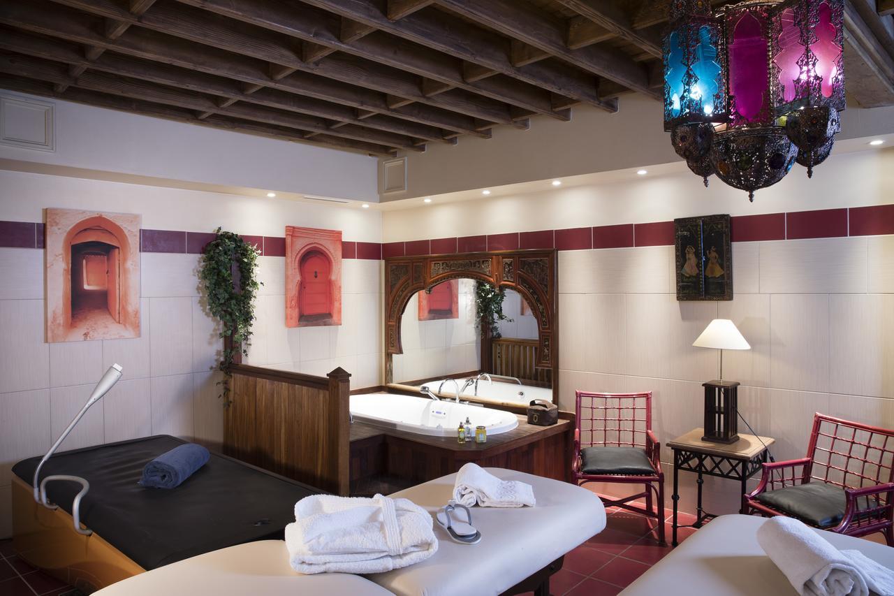 Hotel Et Spa Le Lion D'Or Pont-Évêque Eksteriør billede